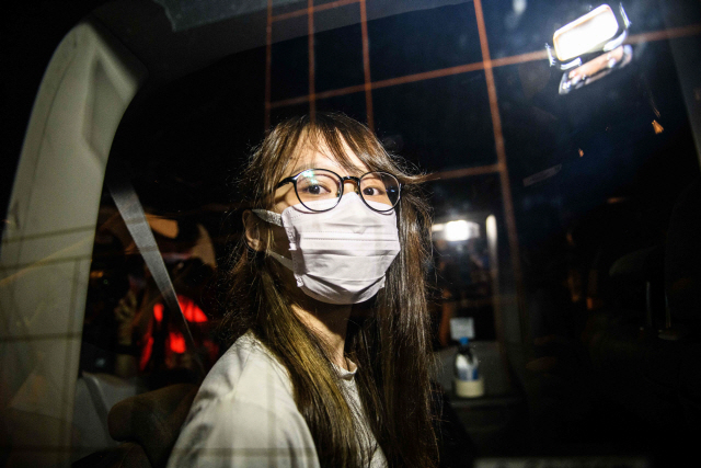 10일(현지시간) 홍콩 국가보안법 위반 혐의로 체포된 대표적인 홍콩 민주화 인사 아그네스 차우./AFP연합뉴스