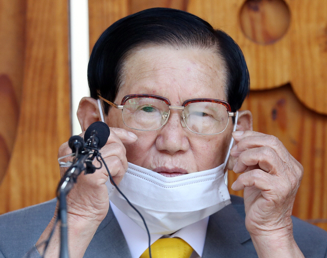 이만희 신천지 총회장 구속 상태 유지된다...법원 '부당하다고 볼 수 없다'