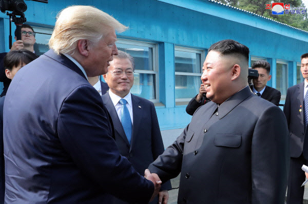 내달 공개되는 트럼프-김정은 친서, 비핵화 협상 악재되나