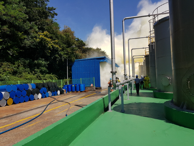 울산시 남구 온산읍의 LG화학에서 가스가 누출되고 있다. /사진제공=울산소방본부