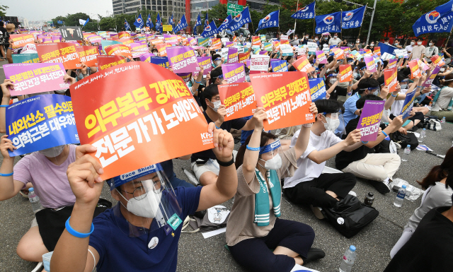 [사진]'의대 정원 확대 정책 철폐하라'…집단휴진 의사들 궐기대회