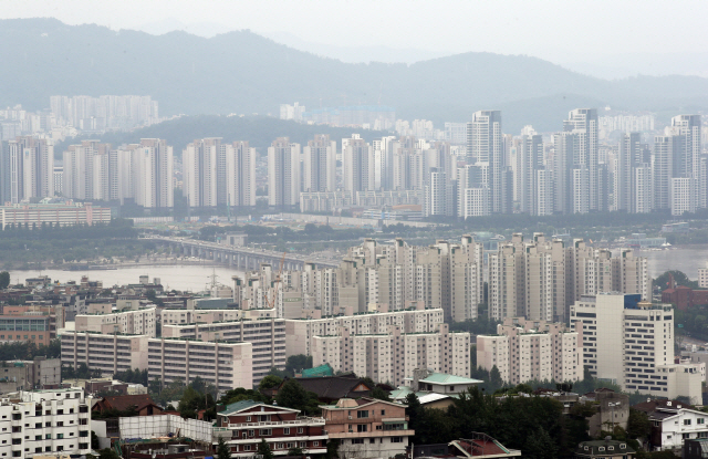 16일 오전 남산에서 본 서울 아파트 단지 모습. /연합뉴스