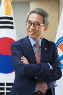 이근면 전 인사혁신처장