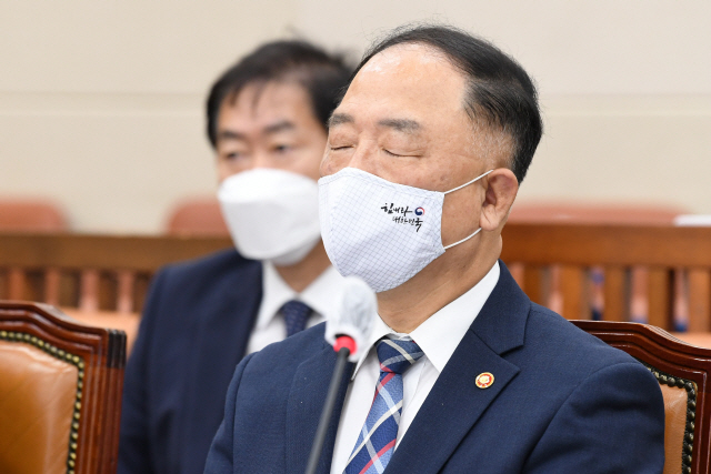 홍남기 '공매도 금지 조치, 조금 연장하는 게 바람직하다 생각'