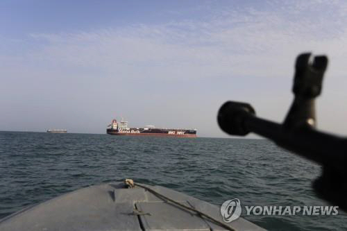 호르무즈 해협을 경계하는 이란 혁명수비대 해군./AP연합뉴스