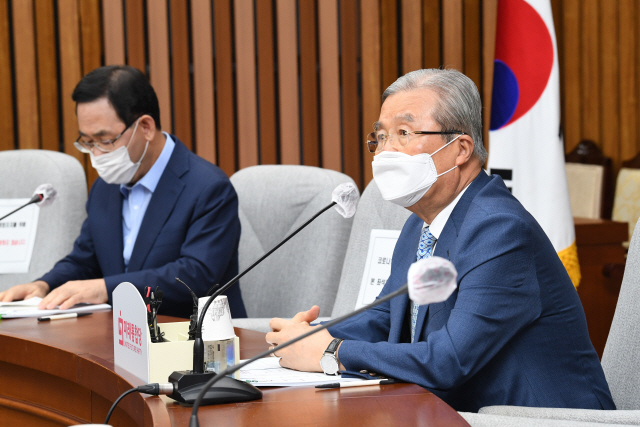 김종인 미래통합당 비상대책위원장이 21일 서울 여의도 국회에서 열린 미래통합당 시도당위원장 회의에 참석,  발언하고 있다./연합뉴스