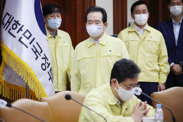 정세균 국무총리가 22일 정부서울청사에서 열린 신종 코로나바이러스 감염증(코로나19) 대응 중앙재난안전대책본부 회의에 참석하고 있다. /연합뉴스