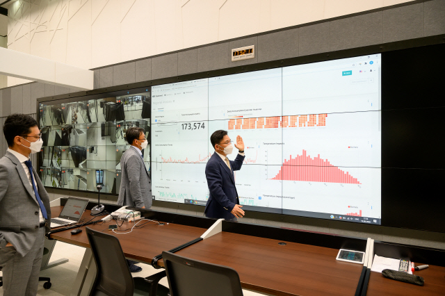 KT의 스마트전력 관리기술이 적용돼 지난 20일(현지시간) 우즈베키스탄 타슈켄트에서 문을 연 중앙전력관제 데이터센터의 내부 모습/사진제공=KT