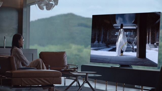 삼성전자가 공개한 신규 QLED 8K TV 광고 연출 이미지. /사진제공=삼성전자