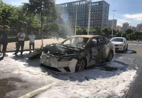 중국에서 불탄 광저우기차(GAC) ‘아이온S’ /연합뉴스