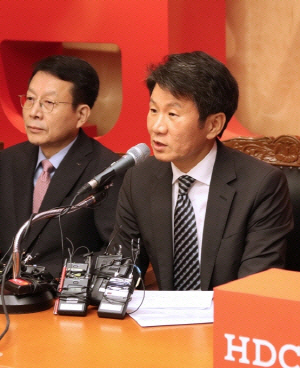 정몽규(오른쪽) HDC현대산업개발 회장