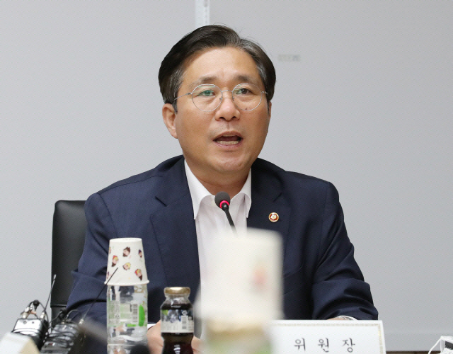 “코로나 19 장기화 대비... 기계·항공부품 신규 금융 지원 검토”