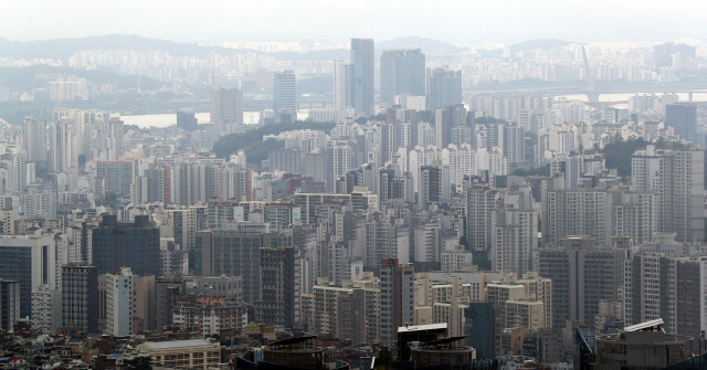 남산에서 바라본 서울의 아파트 전경./서울경제DB