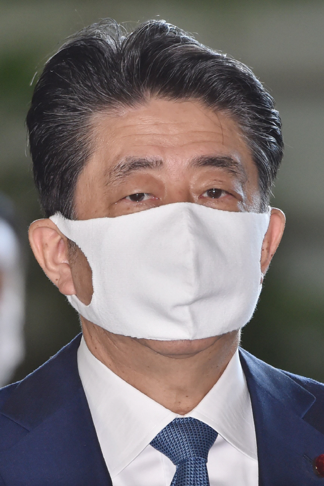 전격 사의한 아베 신조 일본 총리. /AFP연합뉴스