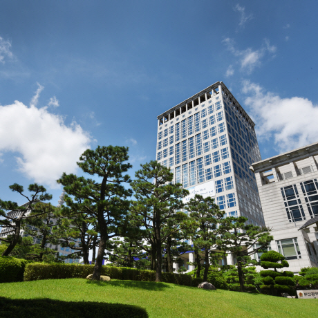 부산시는 대한건설협회 부산광역시회, 대한주택건설협회 부산광역시회와 협약을 맺고 각종 재난 발생 시 긴급 주택보수를 지원한다. 부산시청 전경./사진제공=부산시