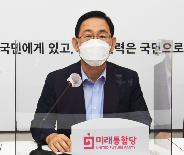 주호영 '코로나 종식 때까지 의대정원 확대 논의 중단해야'