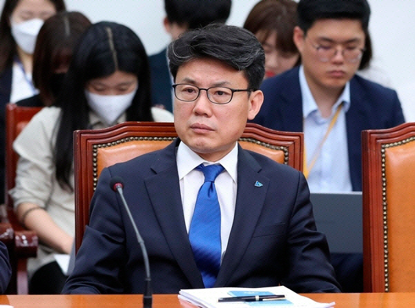 홍남기 향해 '십자포화' 쏟아낸 민주당 의원들 '이재명에 사과하시라'