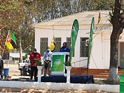 포스코건설이 준공한 도로 개통식에 필리프 뉴지 모잠비크 대통령이 참석해 축하 연설을 하고 있다./사진제공=포스코건설