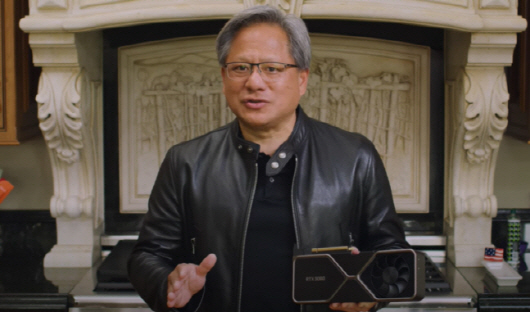 젠슨 황 엔비디아 최고경영자(CEO)가 1일(현지시간) 유튜브를 통해 차세대 GPU ‘지포스 RTX 30’ 시리즈를 선보이고 있다. /엔비디아 유튜브 캡처