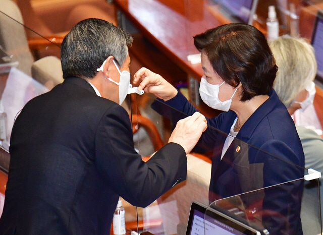 추미애 아들 '황제복무 의혹' 녹취록에 압박 높이는 野…주호영 '특검 추진'