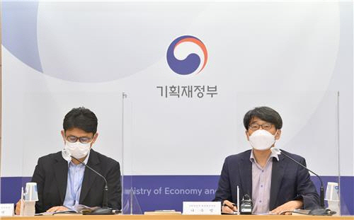 지출 구조조정해 60% 만들겠다지만...2040년 지나 더 올라갈 수도