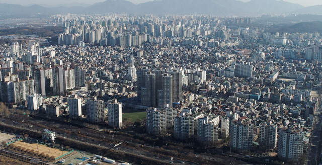 서울 강동구 일대의 아파트 모습./연합뉴스