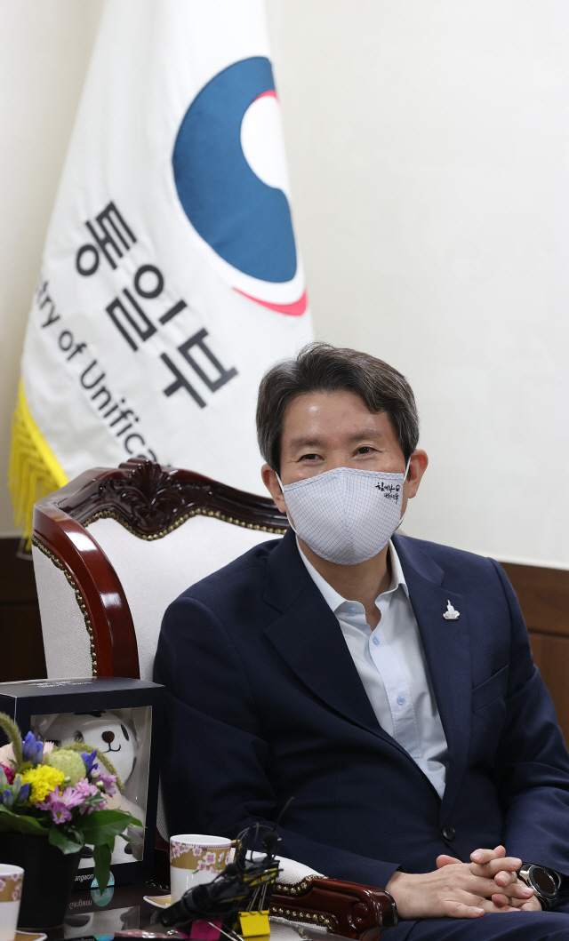 최문순 '이인영, 강원 동계 청소년올림픽 남북 공동 개최 앞장서 달라'