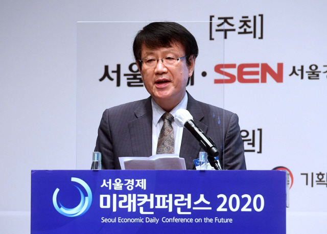 이제민 국민경제자문회의 부의장이 10일 서울 중구 신라호텔에서 열린 ‘미래컨퍼런스 2020’에서 기조연설을 하고 있다. /권욱기자