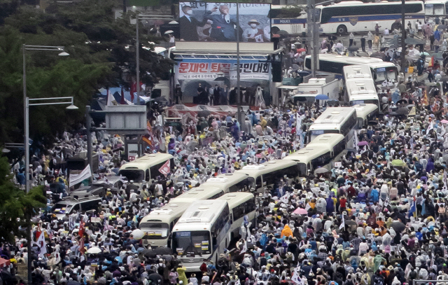 한글날 대규모 집회 신고만 18건…경찰 '금지 통고 중'