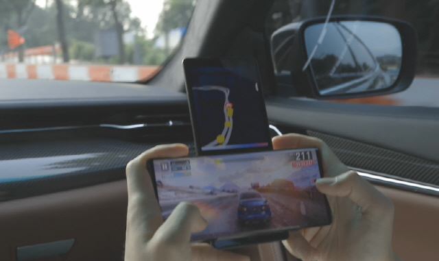 “갤노트20보다 길다”…가로본능폰 ‘LG윙’ 실물사진 또 유출
