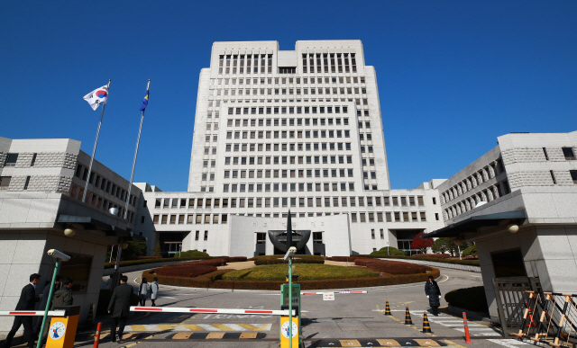 정규직 채용 주장하며 폭력시위...대법 '현대차 노조간부 배상해야'