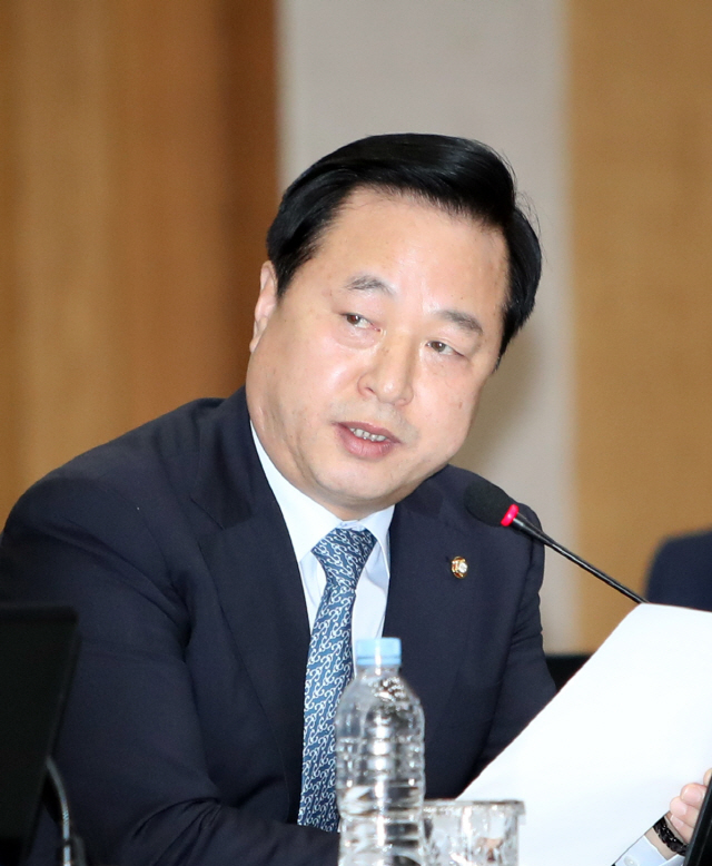 '추미애, 검찰개혁의 선봉'이라는 김두관 '野, 아들 공격은 검찰 지키려는 것'