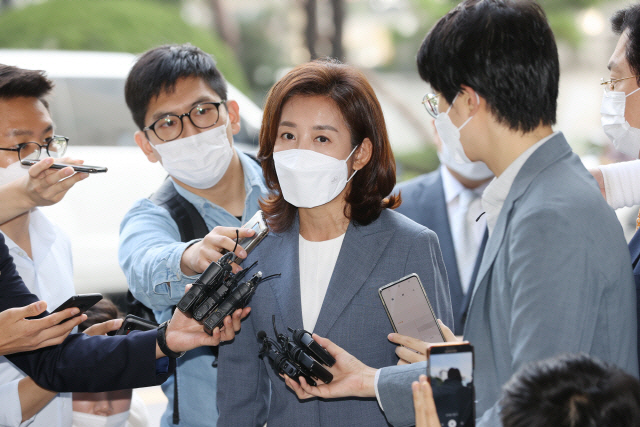 나경원(가운데) 전 자유한국당 원내대표/연합뉴스