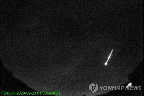 대전과학고에 설치된 감시카메라에 촬영된 화구의 모습. /사진제공=천문연