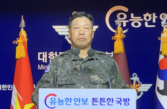 안영호 합동참모본부 작전본부장이 24일 오전 서울 용산구 국방부에서 실종 공무원 피격 사건 관련한 브리핑을 하고 있다.