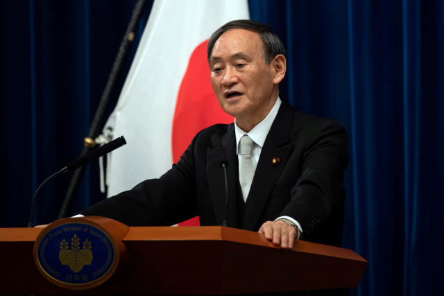 스가 요시히데 일본 총리가 지난 16일 기자회견에서 발언하고 있다. /로이터연합뉴스