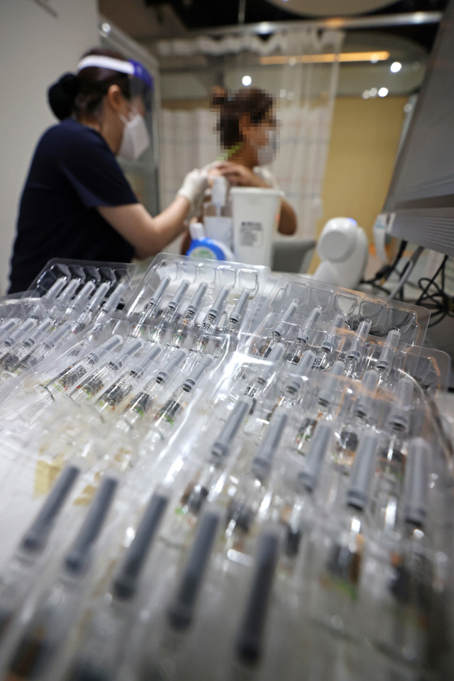 상온 노출된 백신, 접종 인원 최소 224명