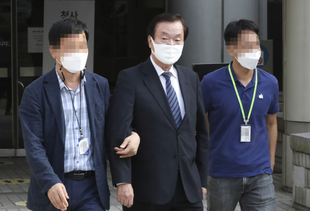 [속보] '광복절 집회 주도' 김경재 전 총재 등 구속…'증거인멸 염려'