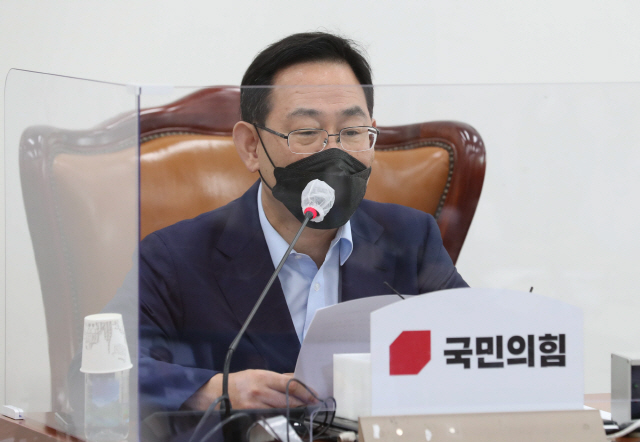 주호영 '秋·아들 불기소는 부실수사, 특검 추진' vs 이낙연 '검찰조사 수용해야'