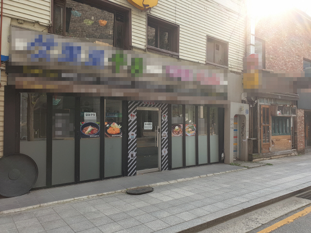 29일 서울 광화문 일대의 한 식당 입구에 ‘임대 문의’ 공고가 붙어 있다. /한민구기자