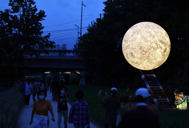 '휘영청' 밝은 보름달 언제 보는 게 가장 좋을까?