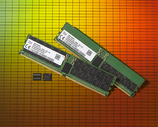 SK하이닉스가 세계 최초로 출시한 2세대 10나노급(1ynm) DDR5 D램 /사진제공=SK하이닉스