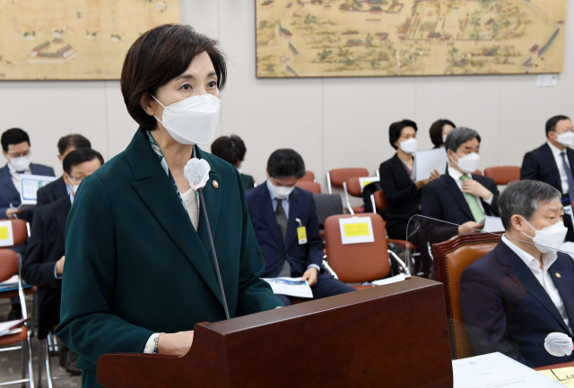 유은혜 부총리가 7일 국회 교육위원회 국정감사에서 업무보고를 하고 있다. /연합뉴스