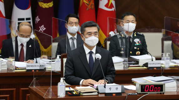 서욱 국방부 장관이 7일 서울 용산구 국방부에서 열린 국회 국방위원회 국정감사에서 의원의 질의에 답변하고 있다.     /사진제공=국방일보