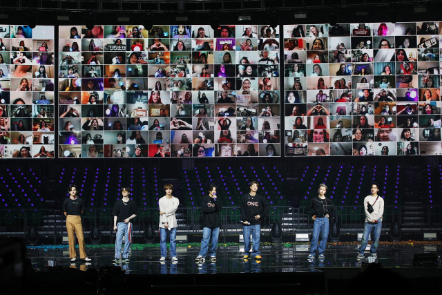 다시 '온라인 콘서트'로 찾아온 BTS… 볼거리도 소통도 '업그레이드'
