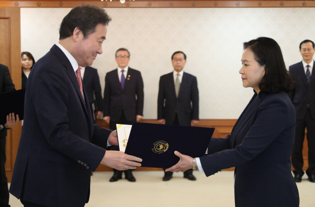 대통령, 총리, 당대표까지 다 모였다...文 ‘유명희 총력 지원’ 특명