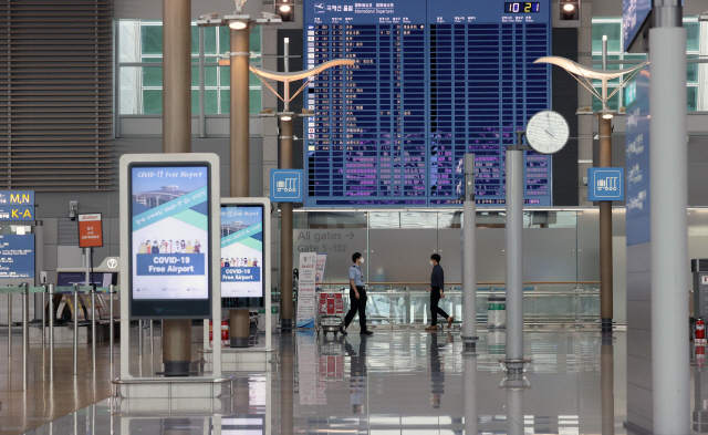 추석 연휴를 앞둔 지나달 29일 오전 인천국제공항 1터미널 출국장이 썰렁하다. /연합뉴스