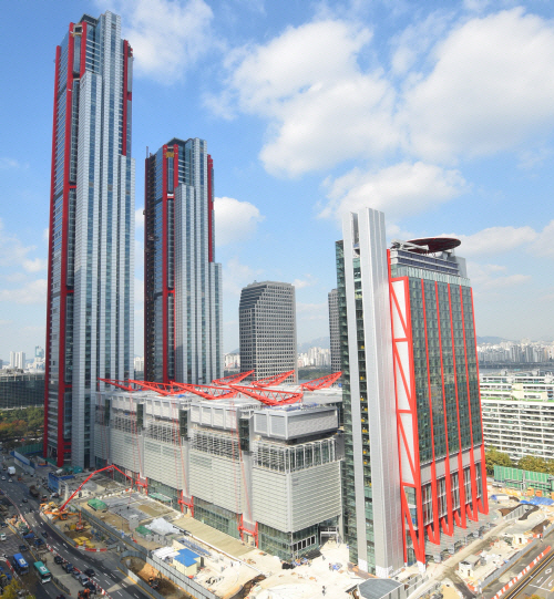 서울 여의도 파크원 타워. 사진에서 왼쪽이 타워 A동./서울경제 DB