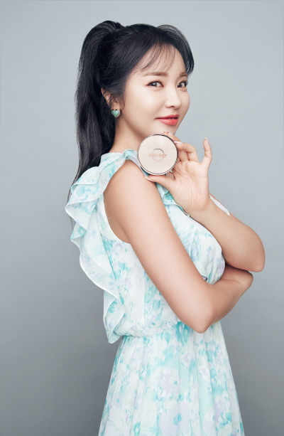 가수 홍진영, 새로운 ‘홍샷 머랭커버’ 현대홈쇼핑 통해 선보인다