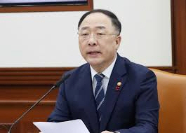 [속보]홍남기 '비상장 벤처기업에 복수의결권 허용'